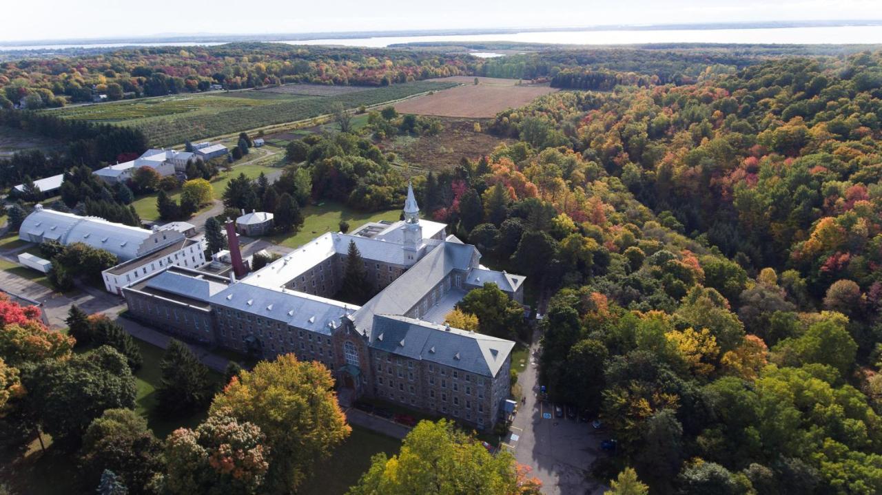 Auberge De L'Abbaye D'Oka Exteriör bild