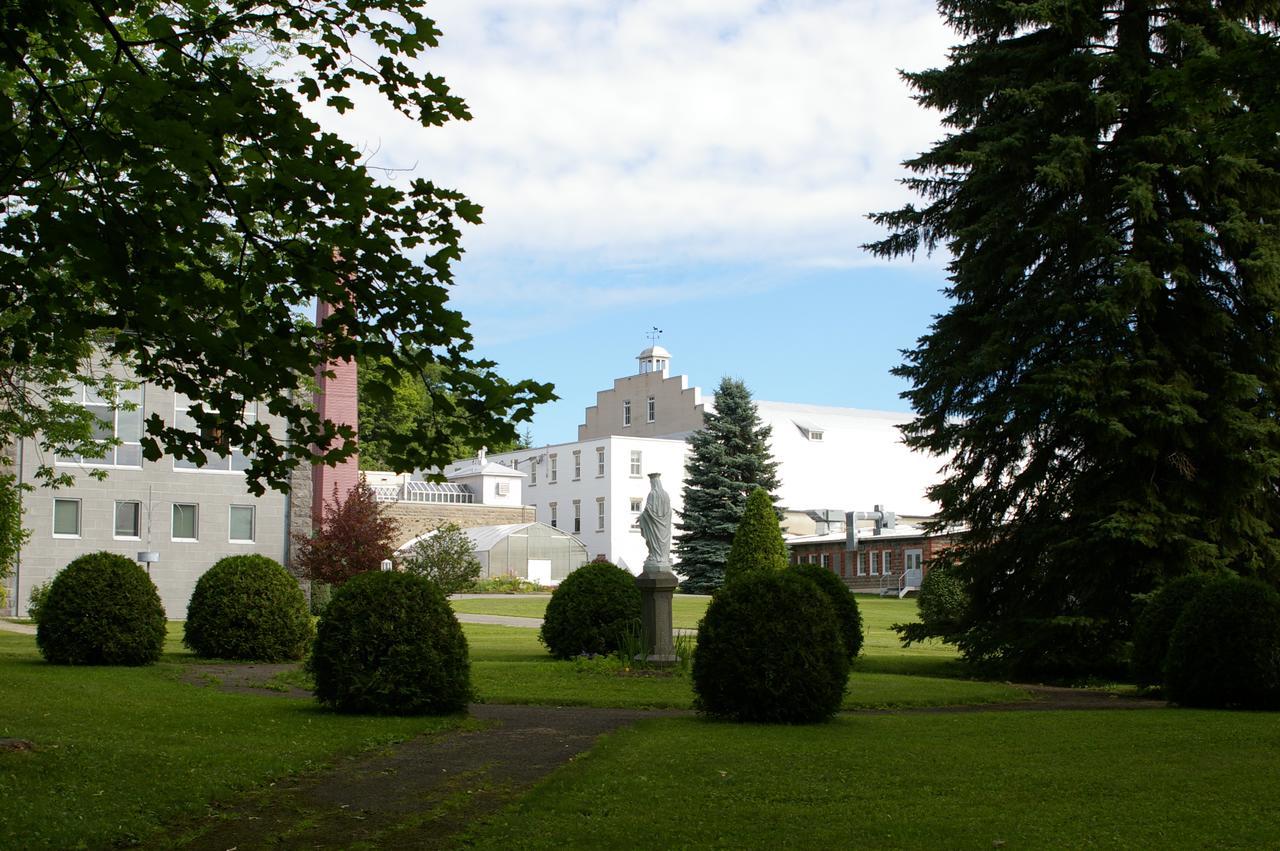 Auberge De L'Abbaye D'Oka Exteriör bild