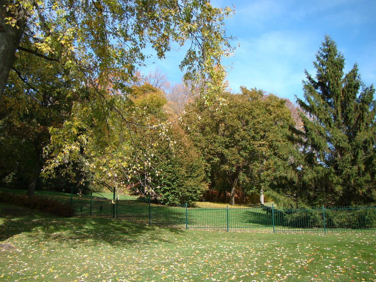 Auberge De L'Abbaye D'Oka Exteriör bild