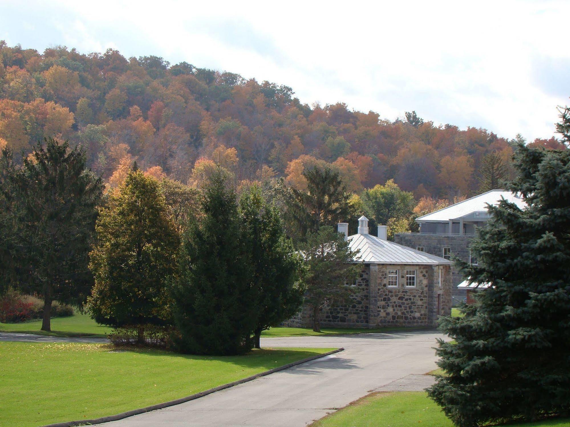 Auberge De L'Abbaye D'Oka Exteriör bild