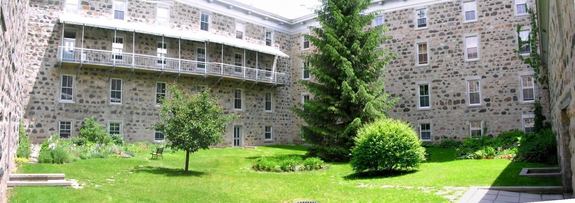 Auberge De L'Abbaye D'Oka Exteriör bild